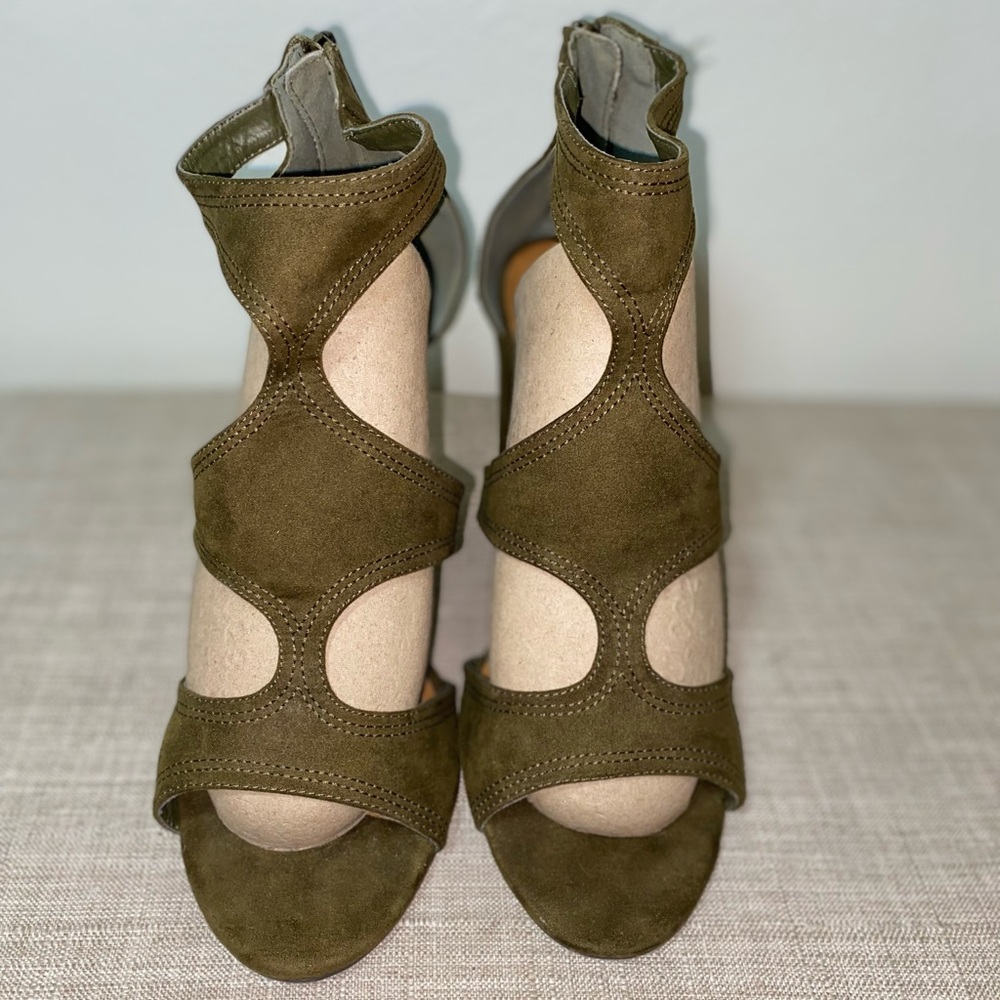 Rouge Helium Olive Green Suede Heels